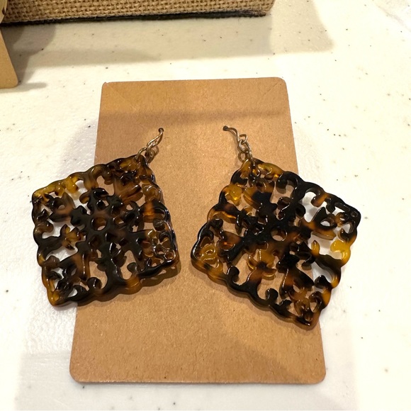 2 pairs of Faux Tortoise Earrings - gold tone accents - Picture 10 of 13